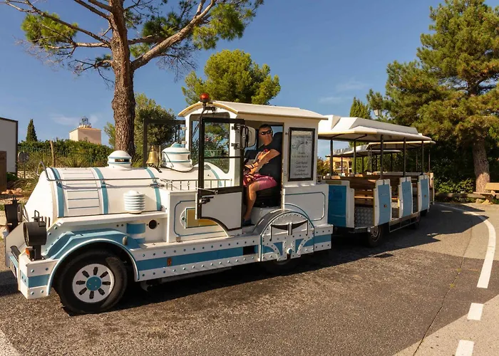 Apartment Lumineux 1er Etage Avec Terrasse Couverte, Acces Piscines - 4 Pers - Fr-1-504-665 Saint-Raphaël